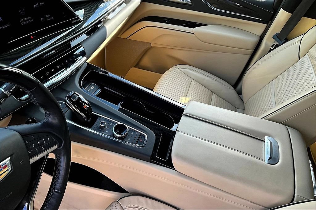 Used 2023 Cadillac Escalade Premium Luxury w/ LPO, Floor Liner Package AWD/4WD image 18