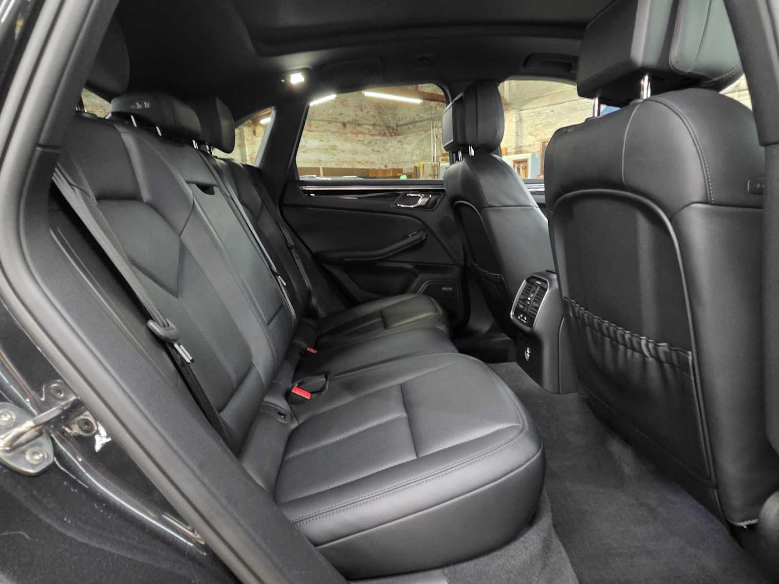 Used 2025 Porsche Macan AWD/4WD image 12