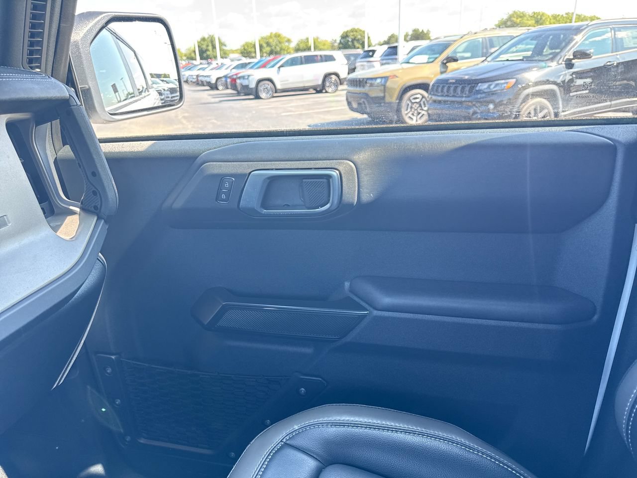 Used 2025 Ford Bronco Outer Banks AWD/4WD image 24