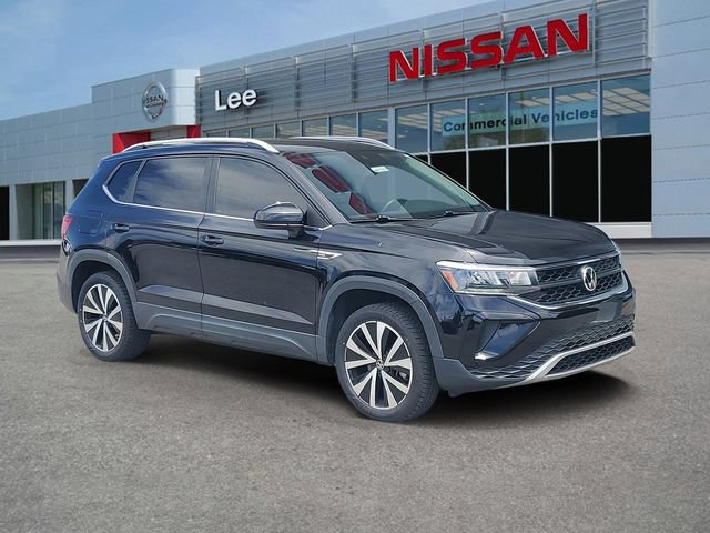Used 2022 Volkswagen Taos SE FWD image 1