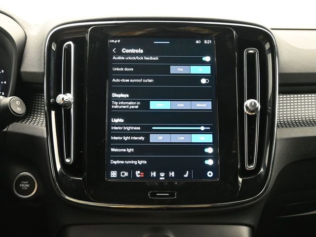 Used 2023 Volvo XC40 B5 Plus w/ Protection Package Premier image 17