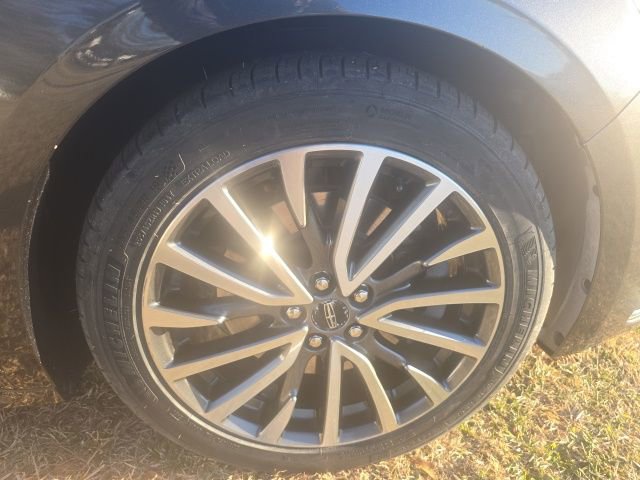 Used 2017 Lincoln Continental Select w/ Climate Package image 10