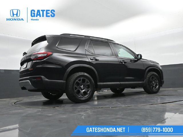 Certified 2025 Honda Pilot TrailSport image 40