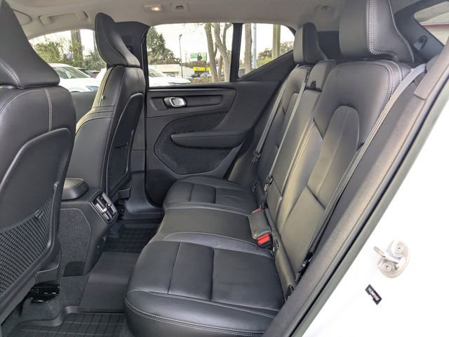 Certified 2023 Volvo XC40 B5 Ultimate w/ Protection Package Premier image 18