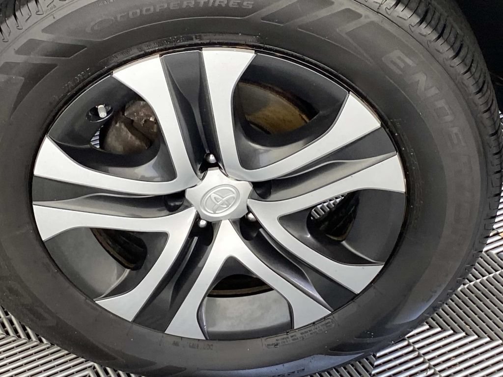 Used 2018 Toyota RAV4 LE w/ All Weather Liner Package AWD/4WD image 26