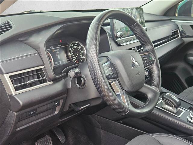 Used 2023 Mitsubishi Outlander SE FWD image 10