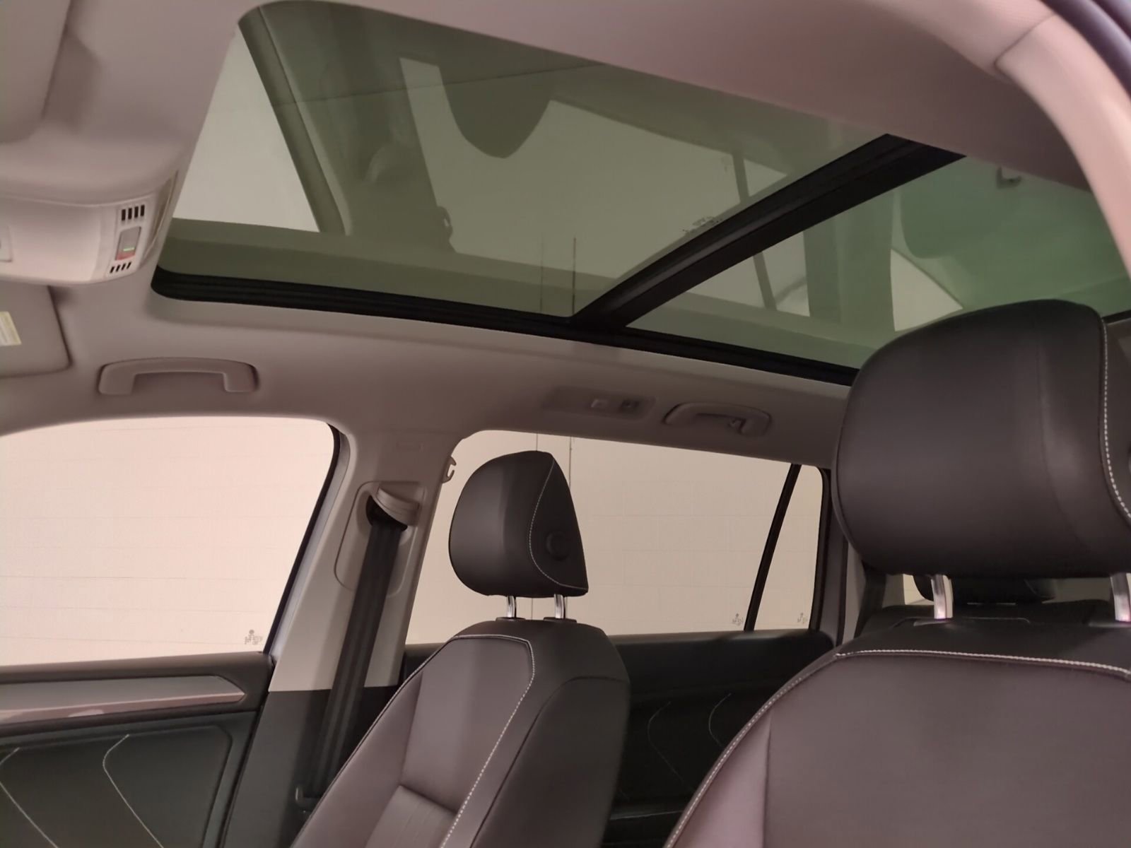 Used 2022 Volkswagen Tiguan SE image 17