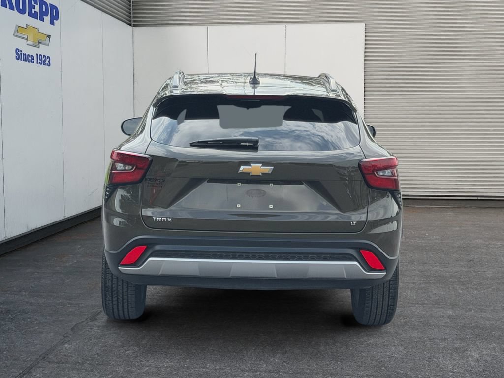 Used 2024 Chevrolet Trax LT w/ Driver Confidence Package FWD image 4