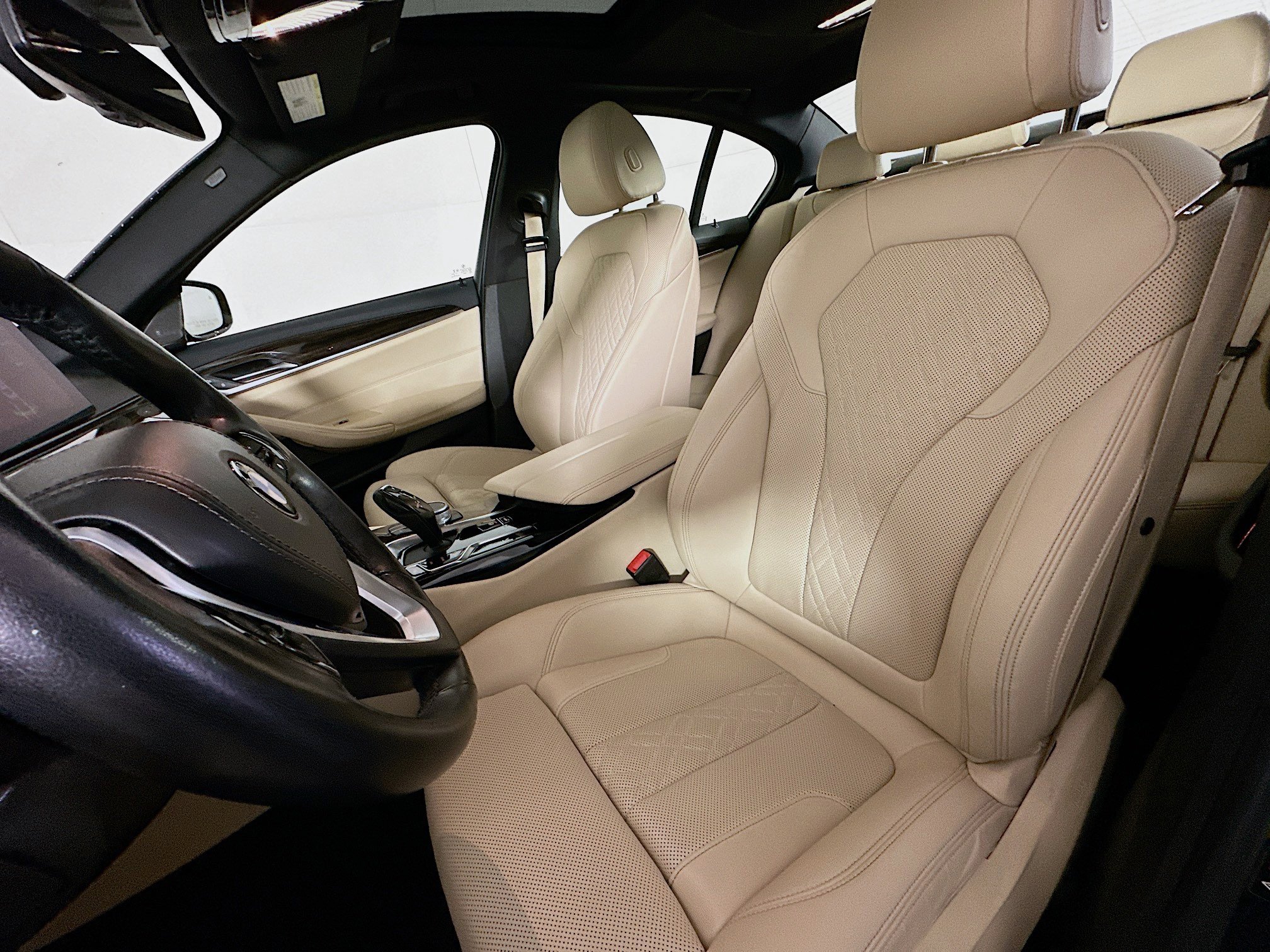 Used 2022 BMW 530i xDrive w/ Premium Package image 13