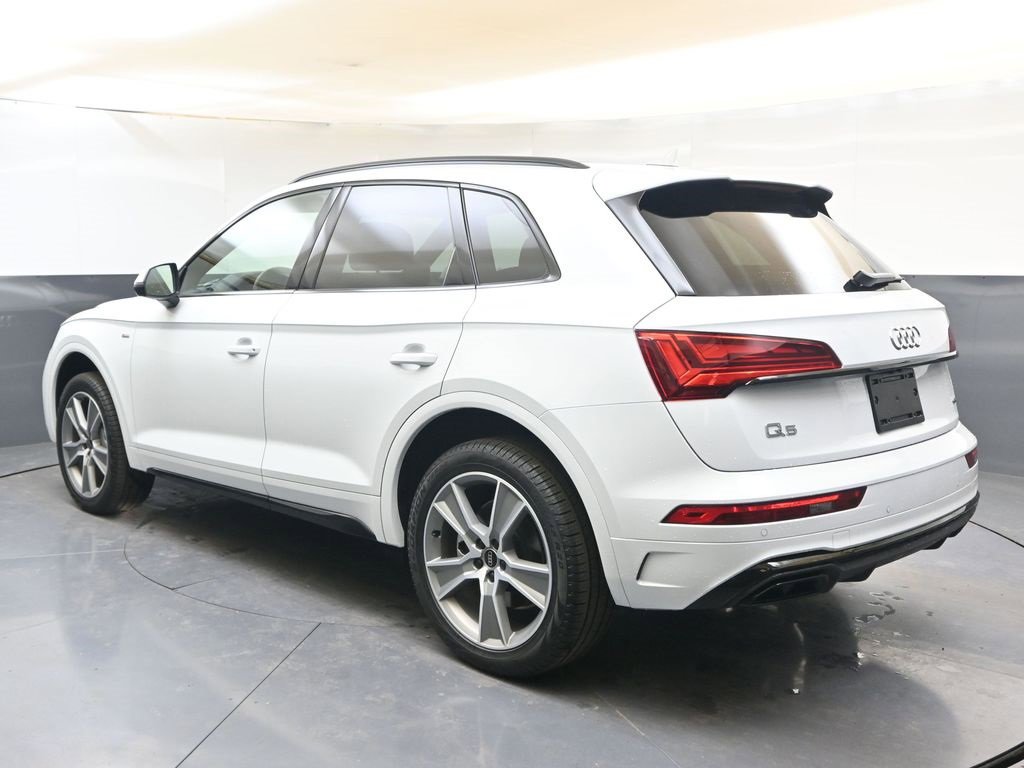 Certified 2025 Audi Q5 2.0T Premium w/ Convenience Plus Package image 3