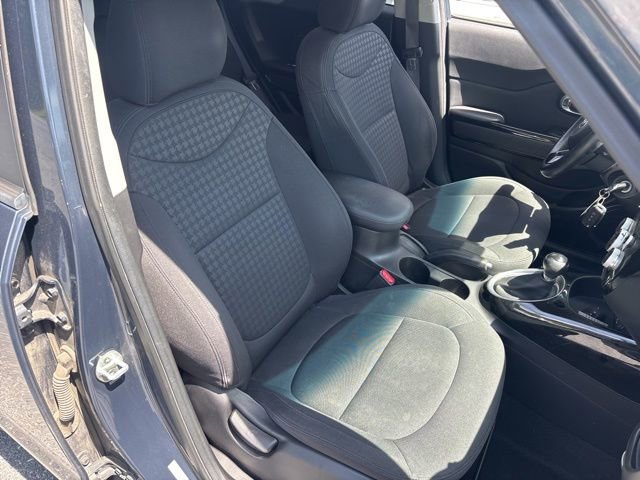 Used 2015 Kia Soul ! FWD image 8
