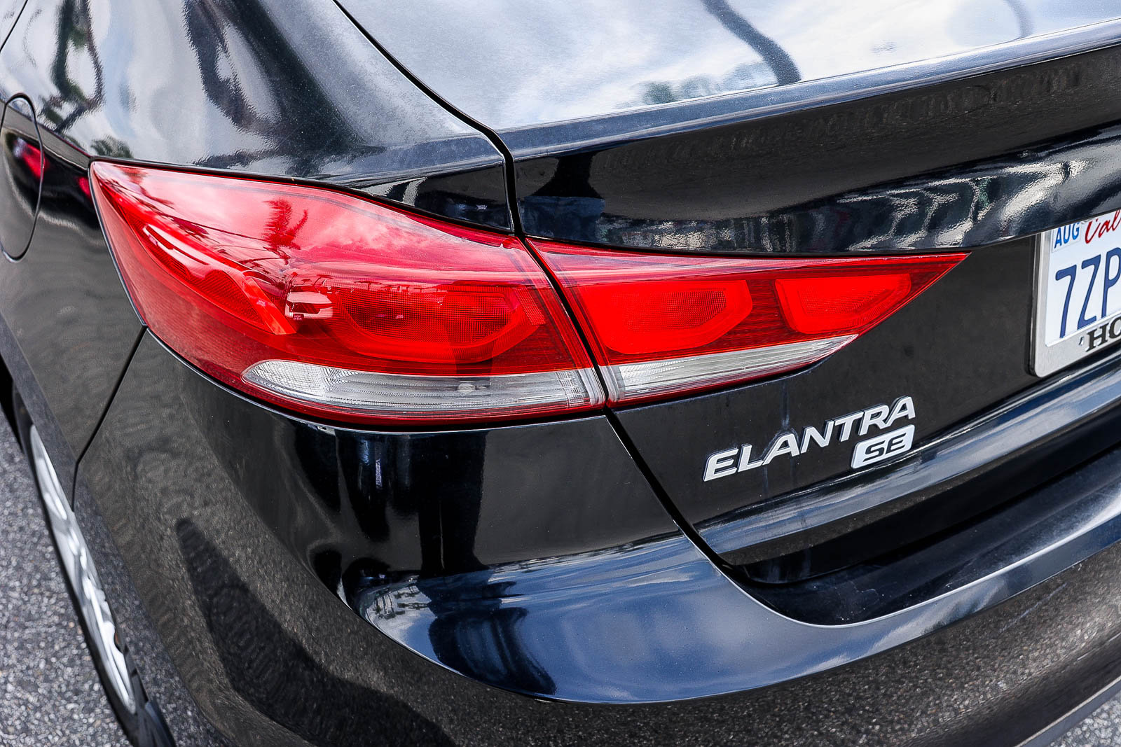 Used 2017 Hyundai Elantra SE image 8