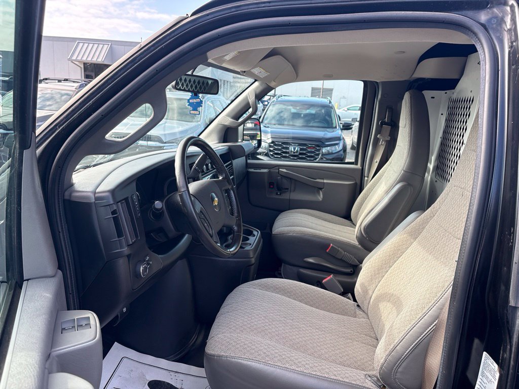 Used 2021 Chevrolet Express 2500 w/ Driver Convenience Package RWD image 9