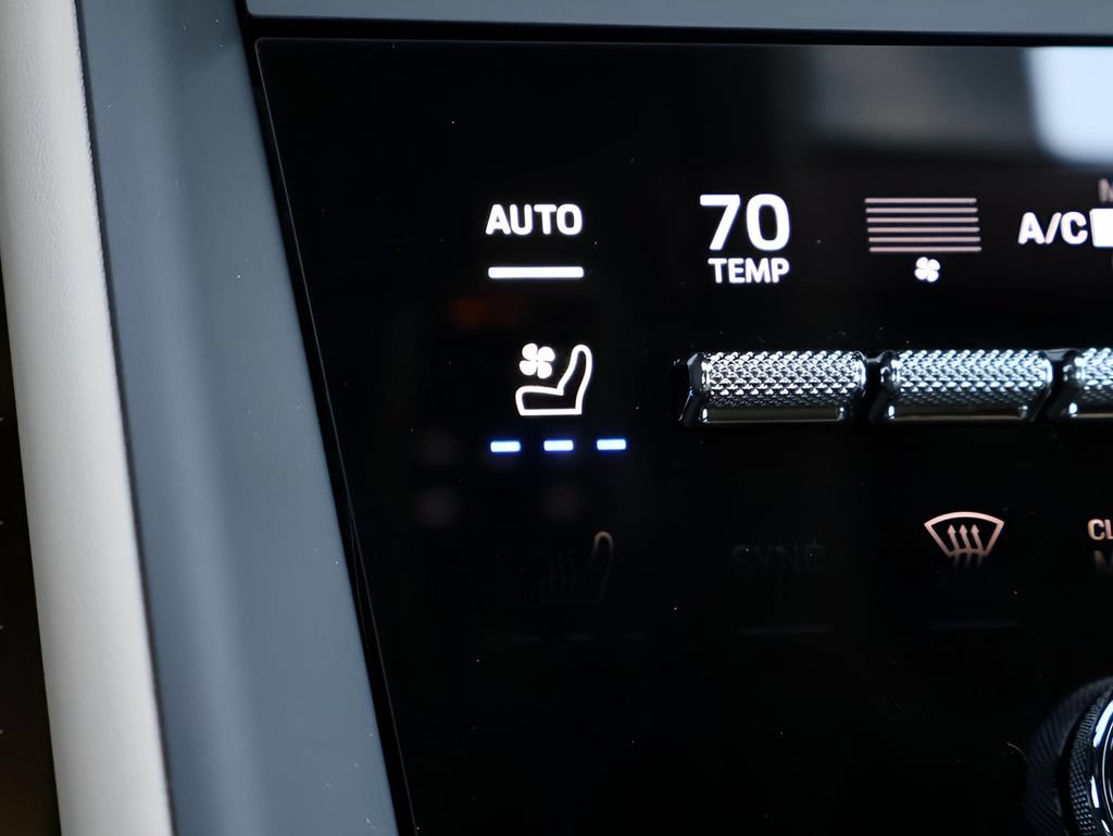 New 2025 Porsche Macan Electric RWD image 26
