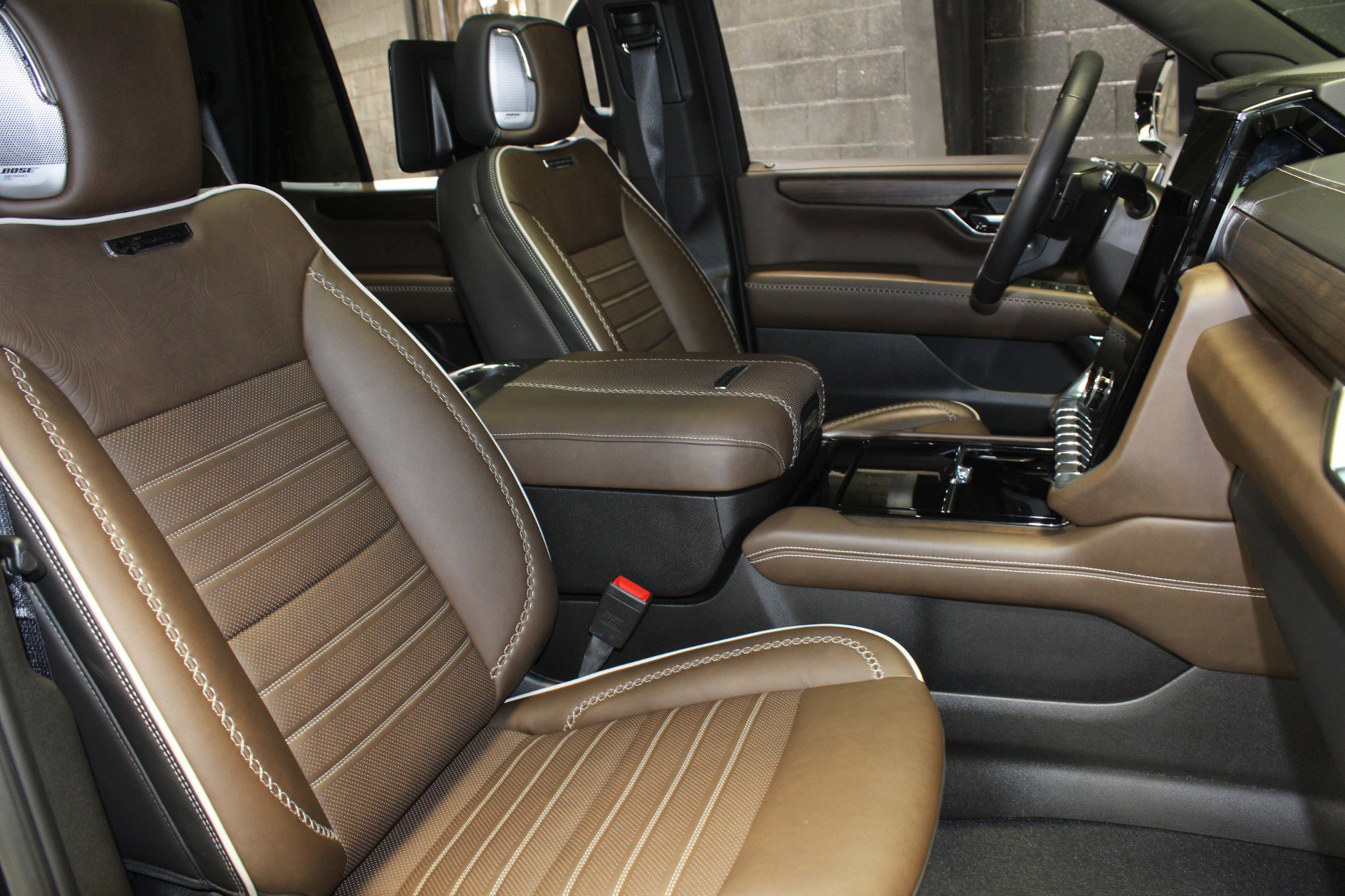 Used 2025 GMC Yukon Denali Ultimate w/ LPO, Floor Liner Package AWD/4WD image 58