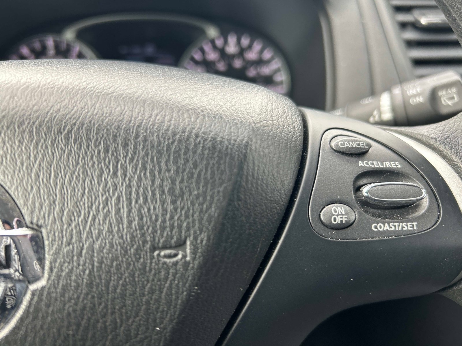 Used 2017 Nissan Pathfinder S image 24