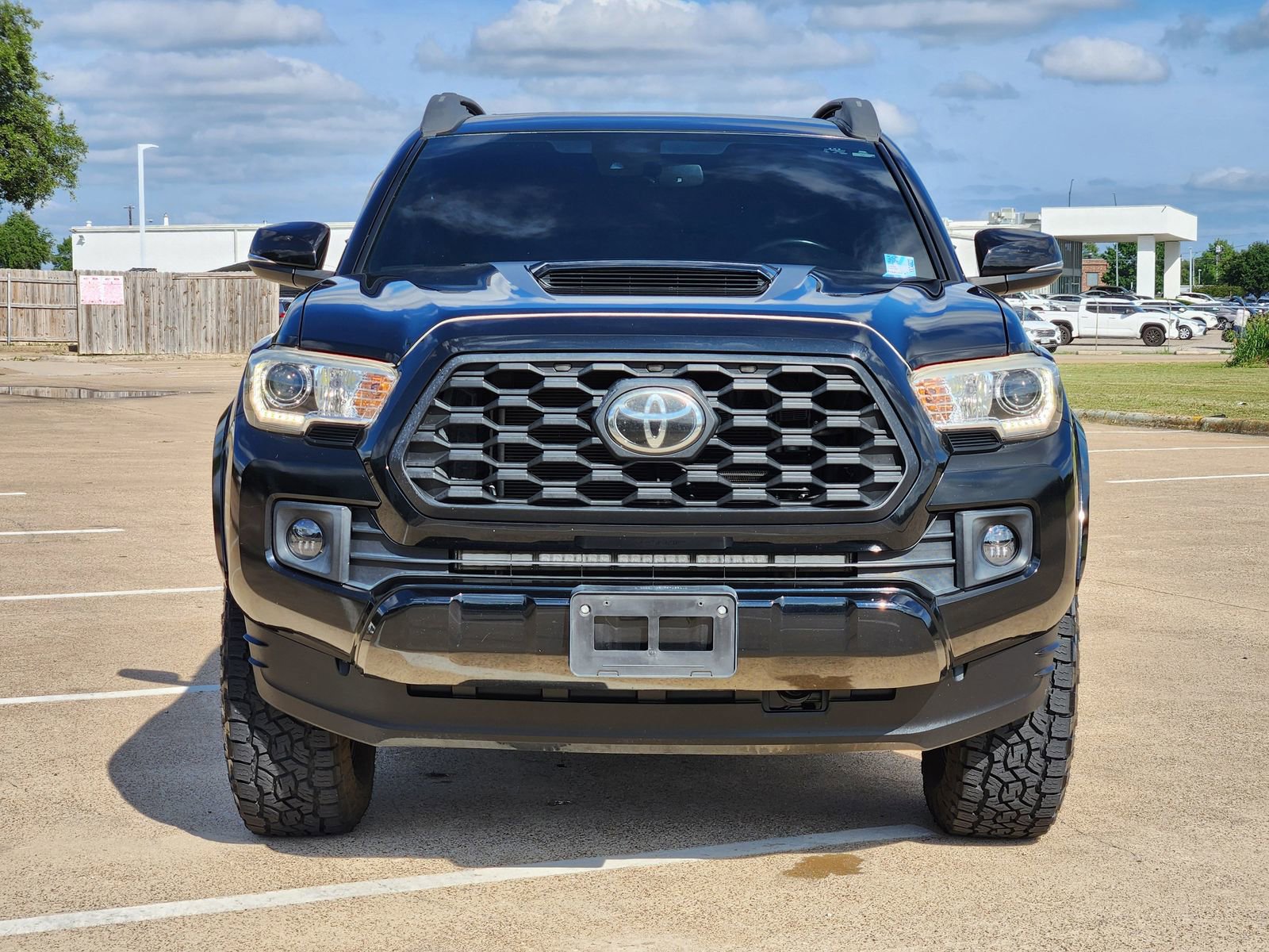 Used 2019 Toyota Tacoma TRD Sport w/ TRD Premium Sport Package AWD/4WD image 7
