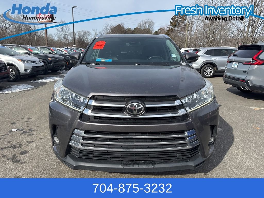 Used 2019 Toyota Highlander Limited image 3