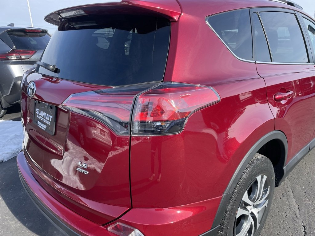 Used 2018 Toyota RAV4 LE image 25