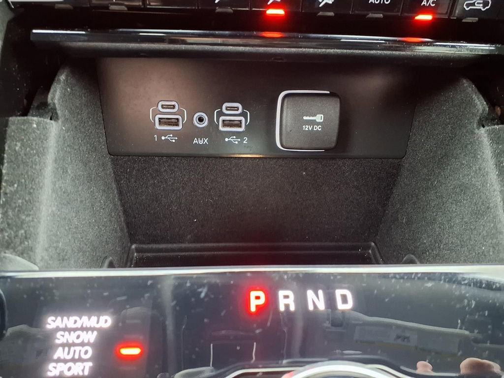 Used 2023 Jeep Grand Cherokee L Limited w/ Black Appearance Package image 10