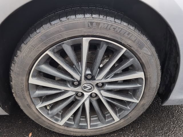 Certified 2023 Lexus ES 300h w/ Premium Package image 8