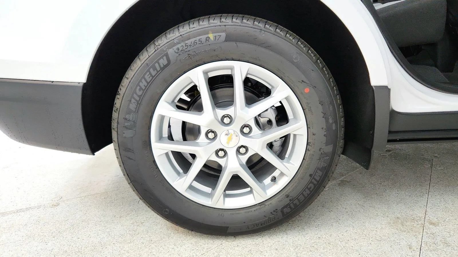 Used 2024 Chevrolet Equinox LS w/ Driver Confidence II Package FWD image 30