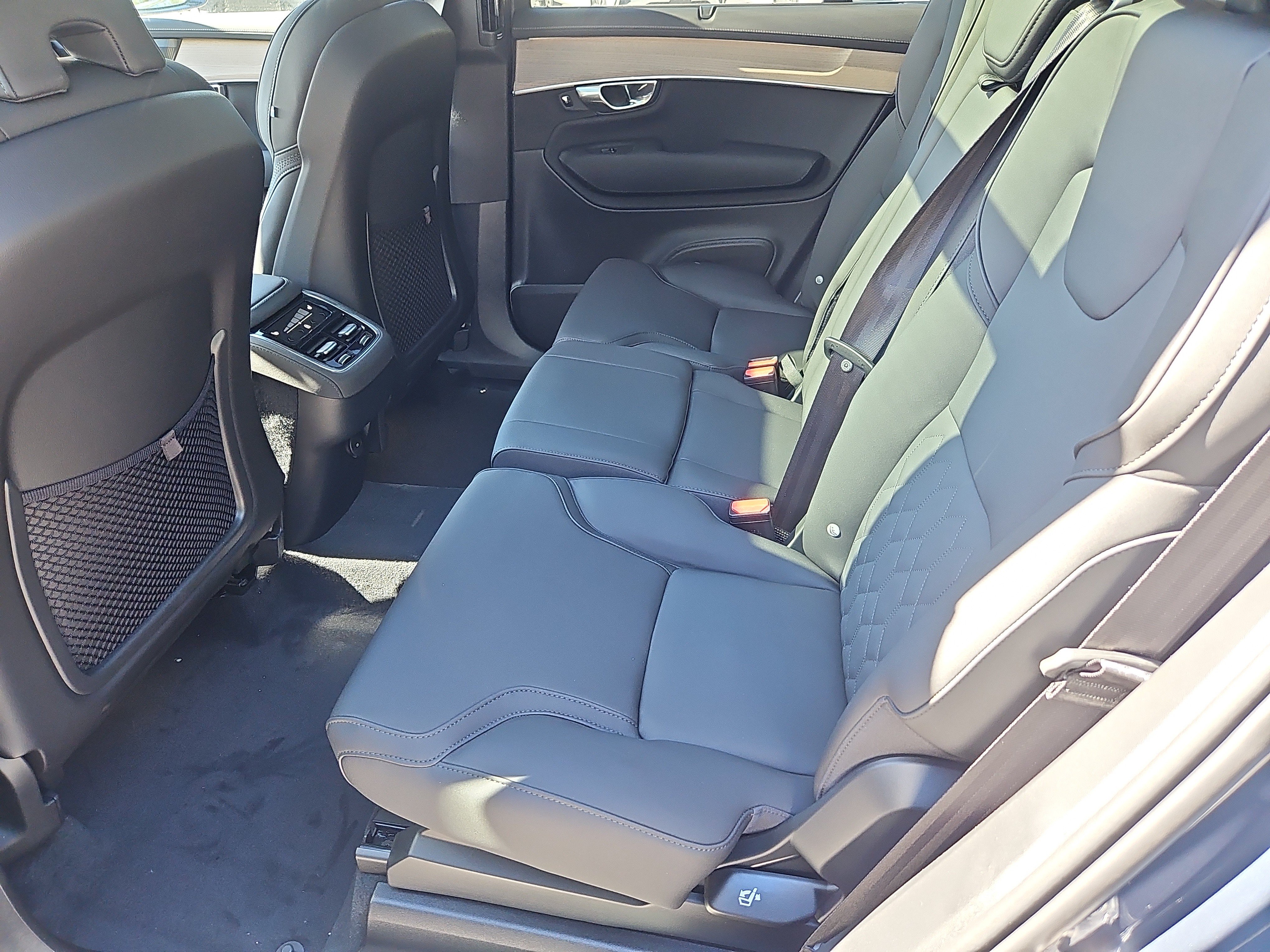 New 2027 Volvo XC90 B6 Plus AWD/4WD image 21