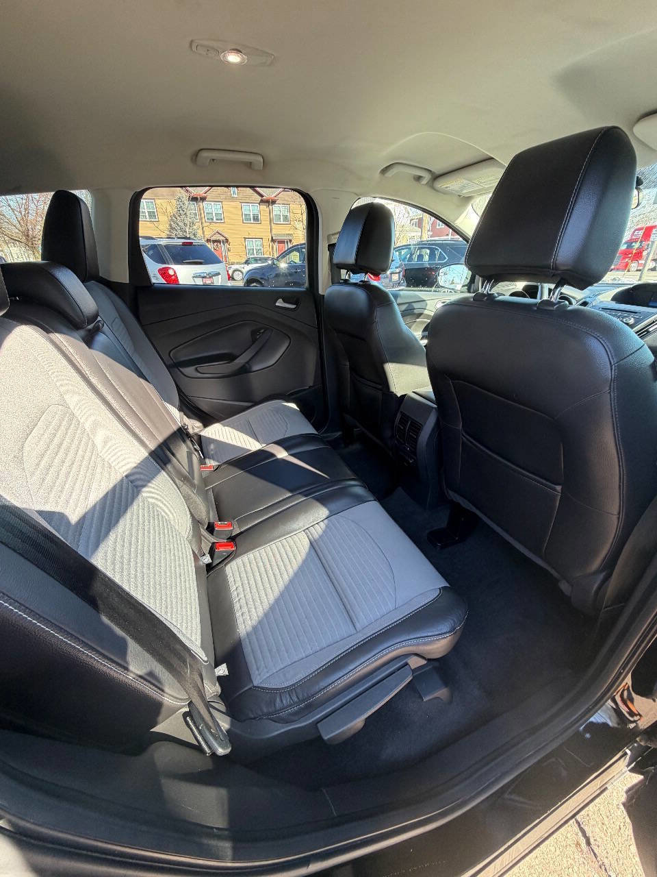 Used 2017 Ford Escape SE w/ SE Sport Appearance Package AWD/4WD image 29