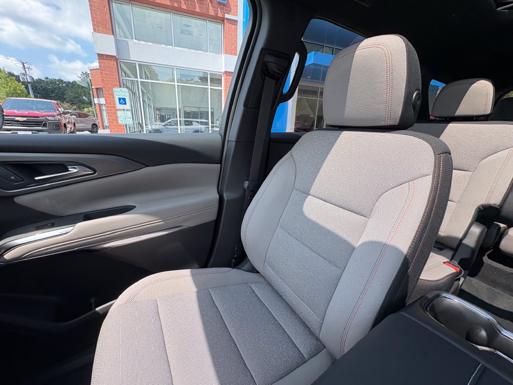 New 2026 Chevrolet Traverse LT w/ Sun and Wheel Package FWD image 12