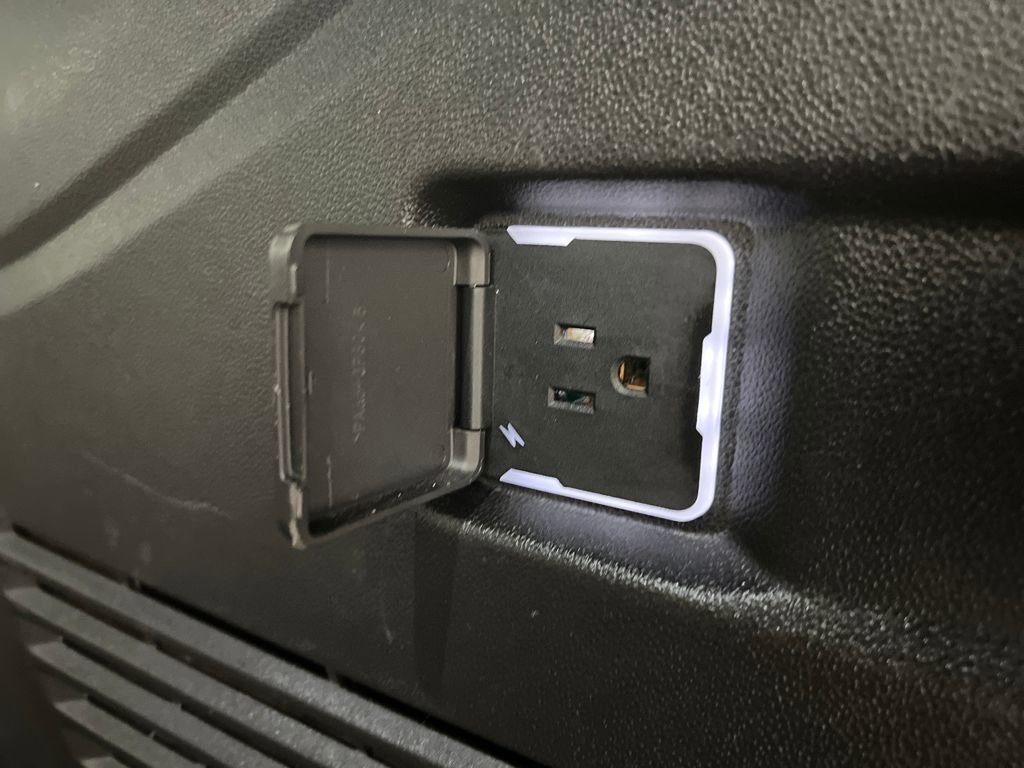 Used 2025 Chevrolet Tahoe Z71 image 39