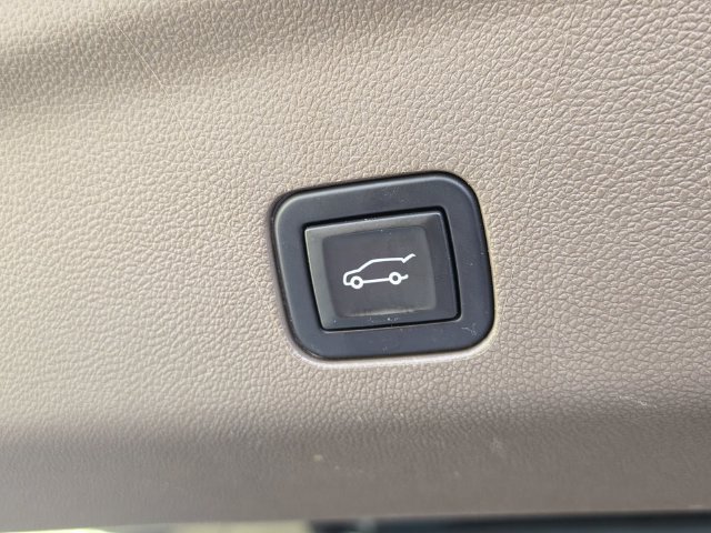 Used 2021 GMC Yukon XL Denali w/ LPO, Illumination Package RWD image 17