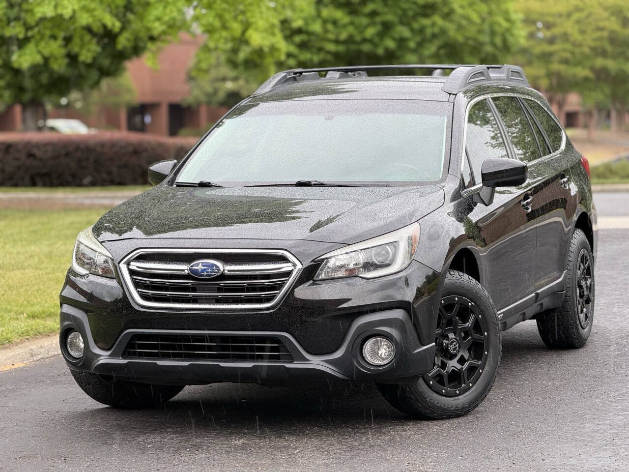 Used 2018 Subaru Outback 2.5i Premium w/ Popular Package #1 AWD/4WD image 1