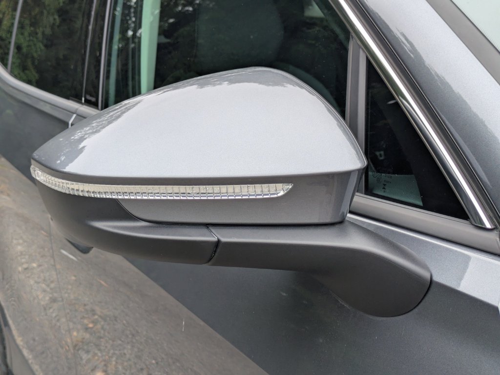 Certified 2025 Volkswagen Tiguan SE AWD/4WD image 12