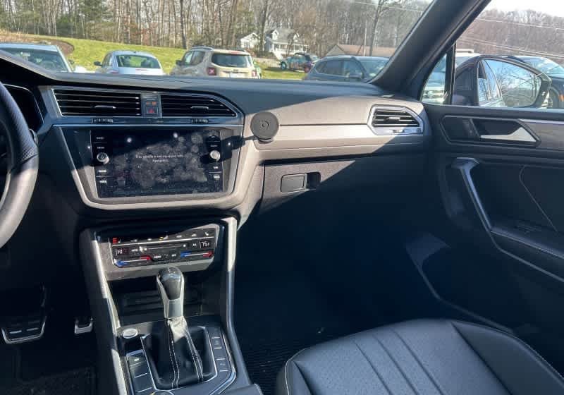 Used 2023 Volkswagen Tiguan SE R-Line image 11