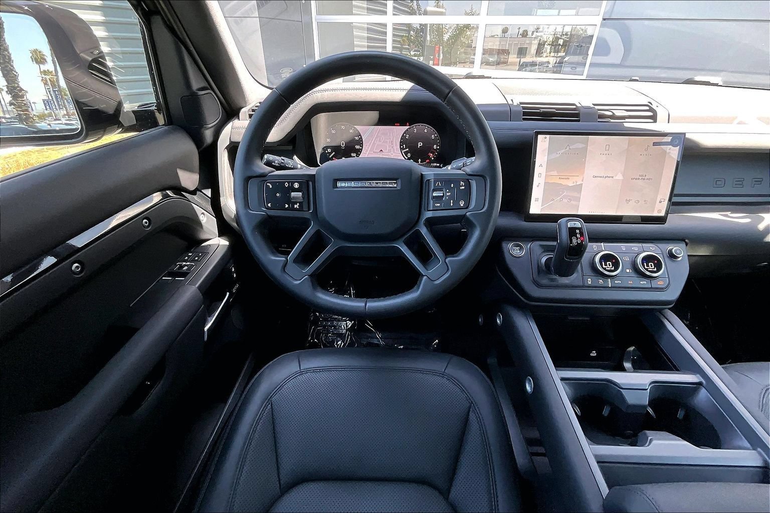 Used 2025 Land Rover Defender 90 X-Dynamic SE AWD/4WD image 5