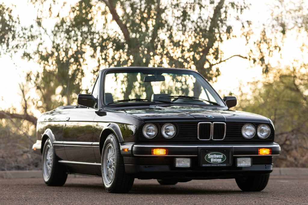 Used 1990 BMW 325i Convertible RWD image 2