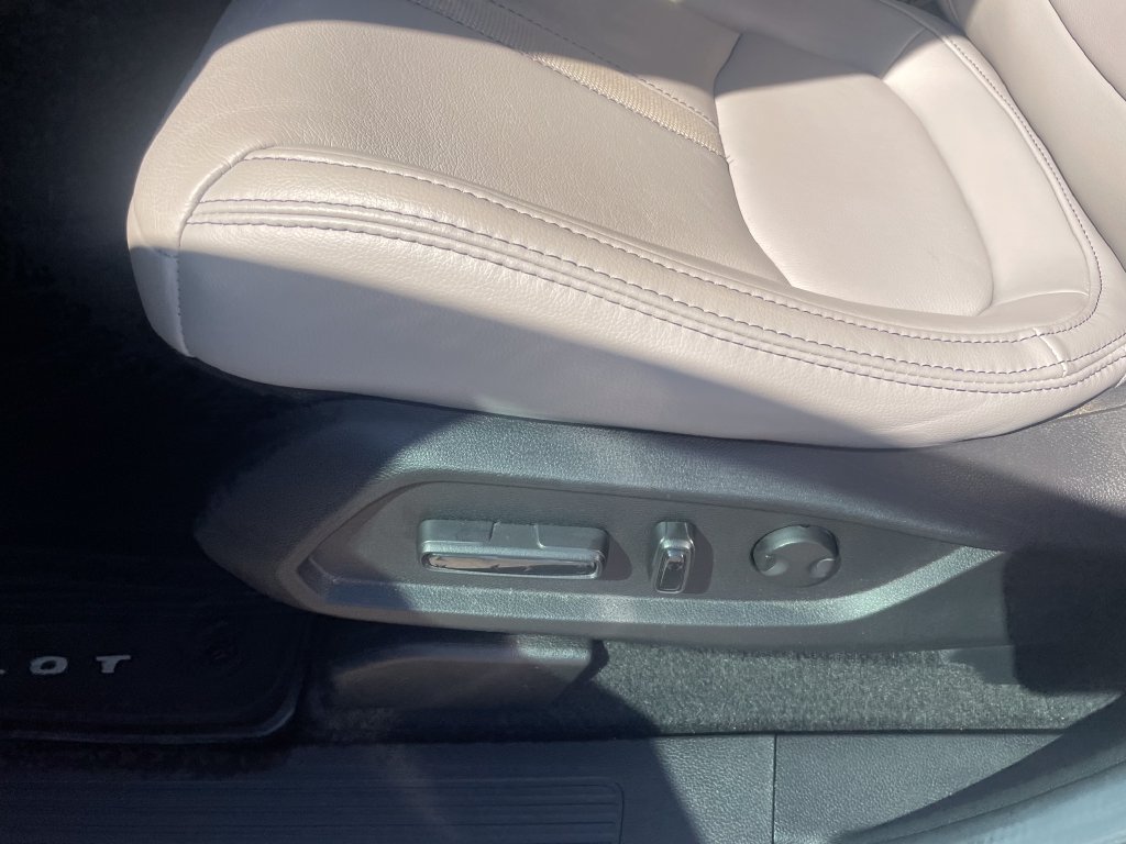 Used 2025 Honda Pilot EX-L image 13