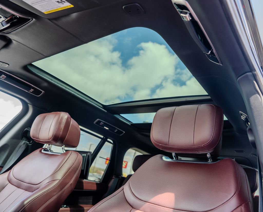 Used 2024 Land Rover Range Rover Autobiography image 18