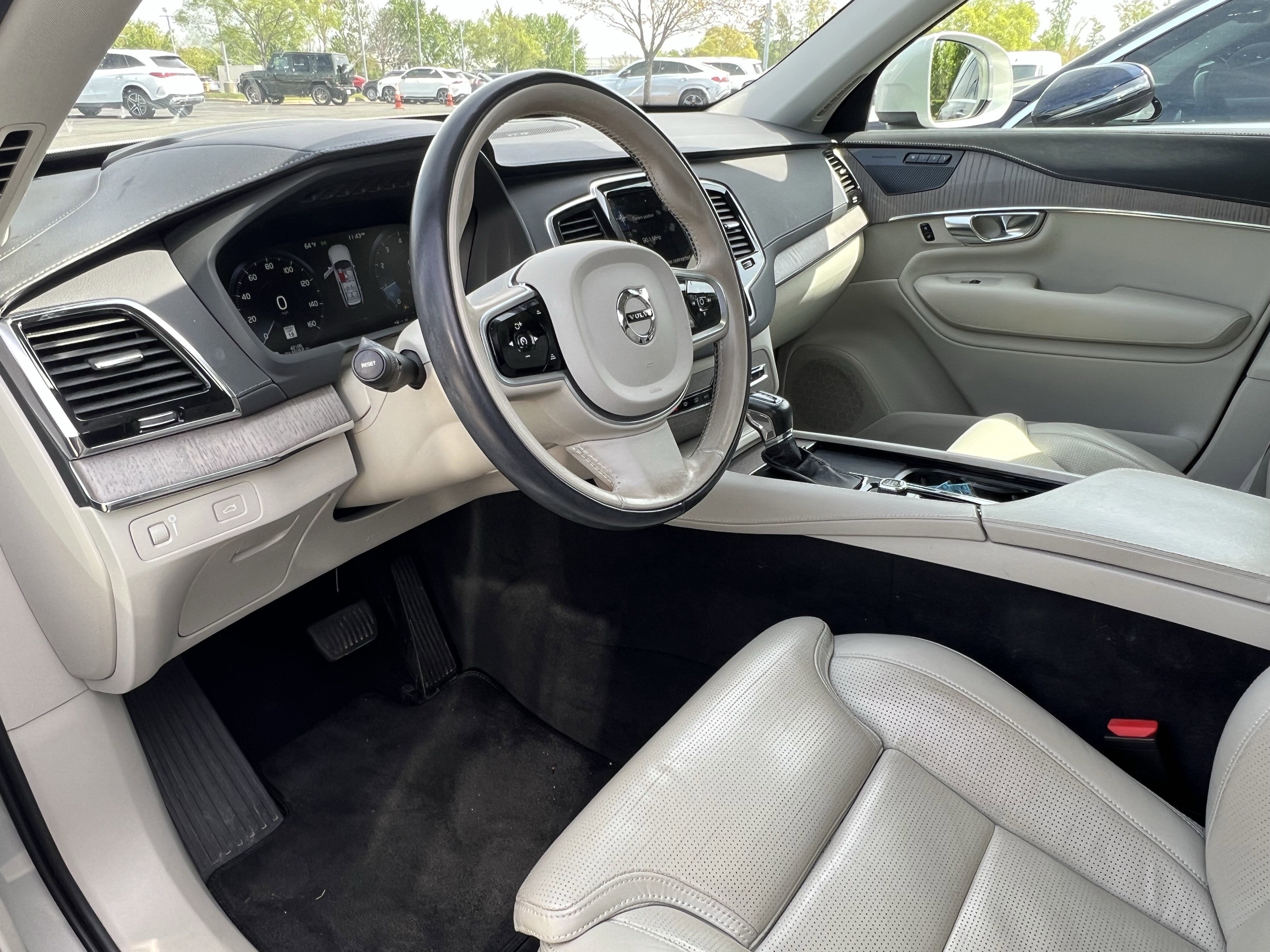 Used 2021 Volvo XC90 T6 Inscription w/ Advanced Package image 17