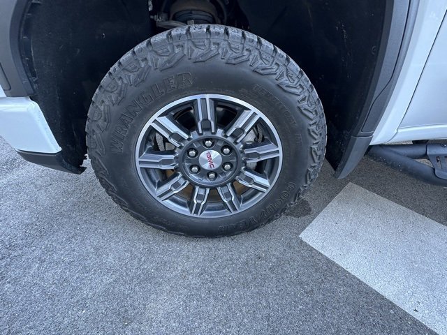 Used 2024 GMC Sierra 1500 AT4 w/ Technology Package image 12