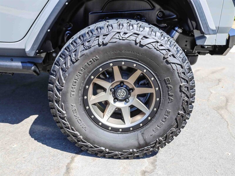 Used 2022 Jeep Wrangler Unlimited Rubicon w/ LED Lighting Group AWD/4WD image 12