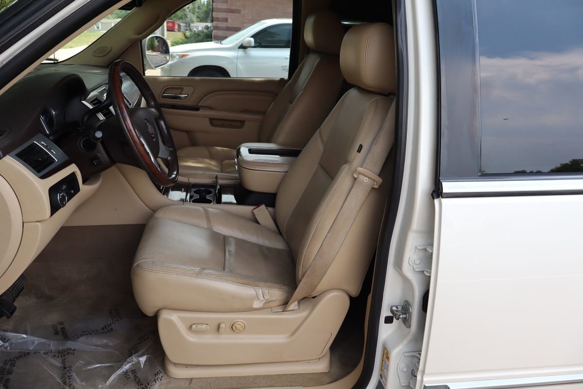Used 2012 Cadillac Escalade EXT Luxury image 20