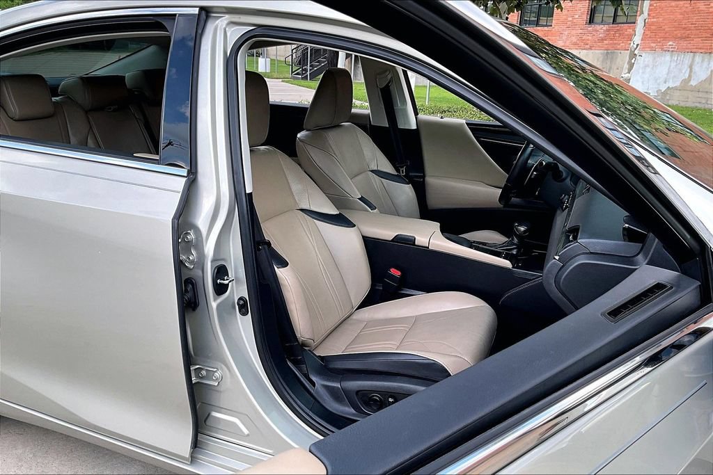 Used 2020 Lexus ES 350 w/ Accessory Package 2 FWD image 10