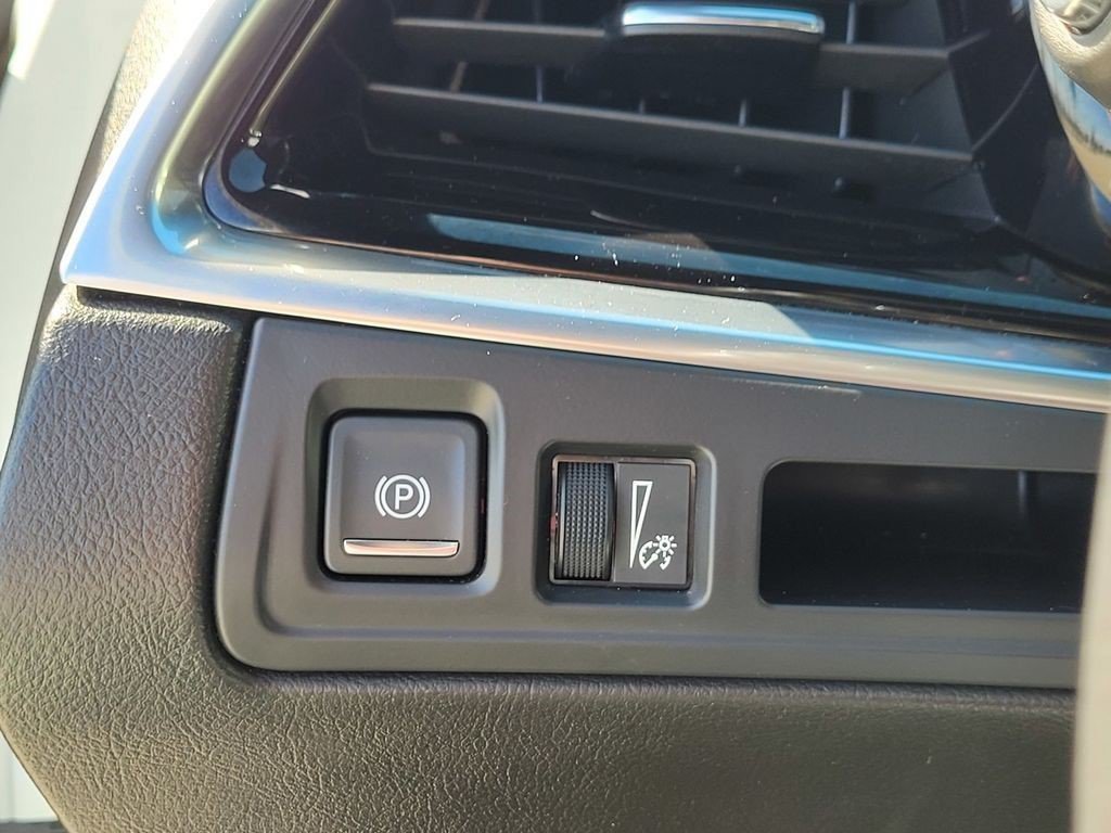 Certified 2024 Cadillac XT6 Premium Luxury FWD image 25