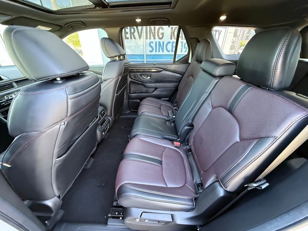 Used 2025 Honda Pilot Black Edition image 8