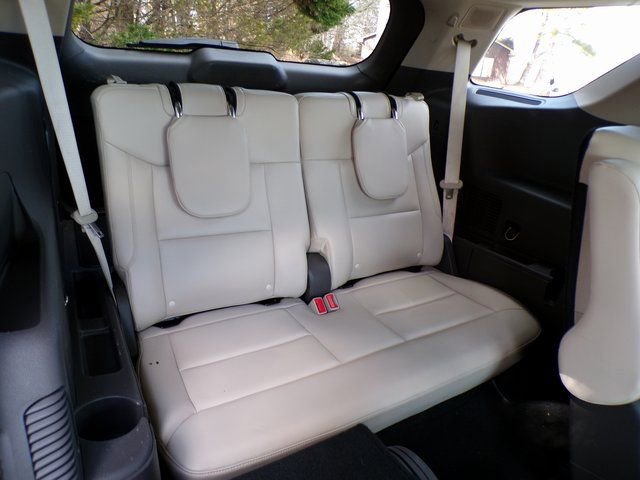 Used 2020 Ford Explorer Platinum w/ Premium Technology Package image 12