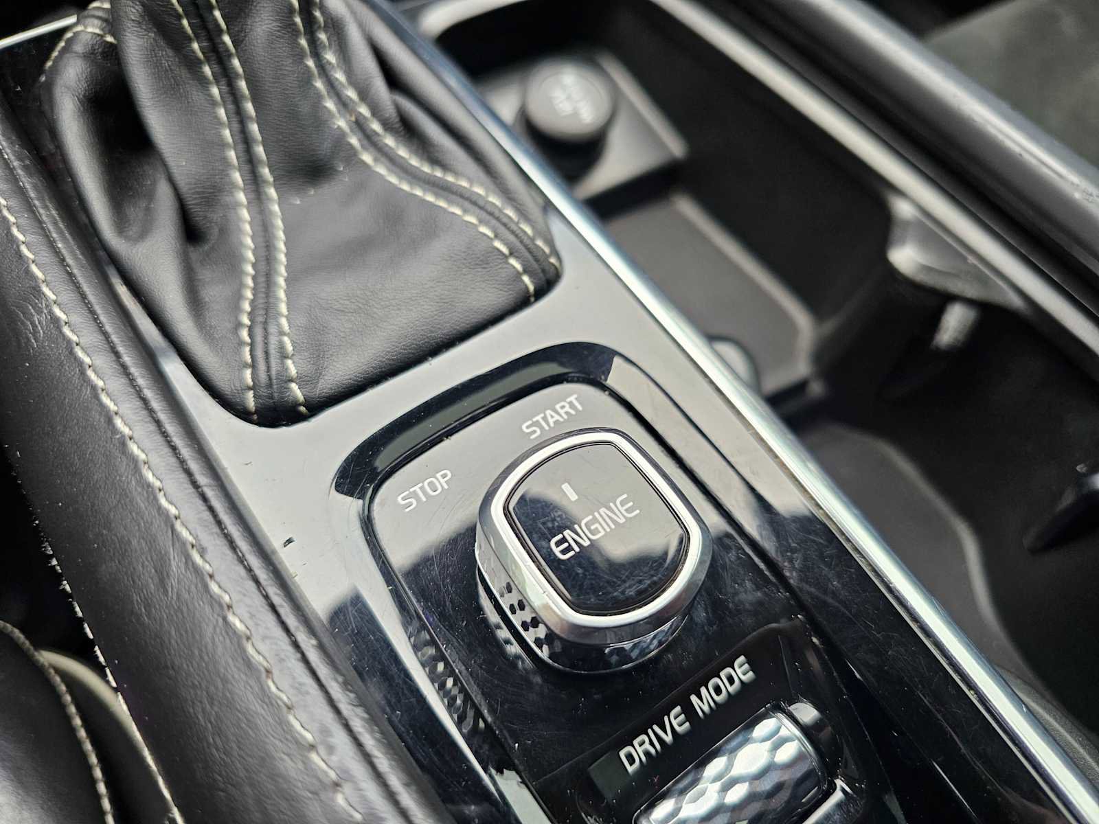 Used 2017 Volvo XC90 T6 R-Design w/ Vision Package image 40