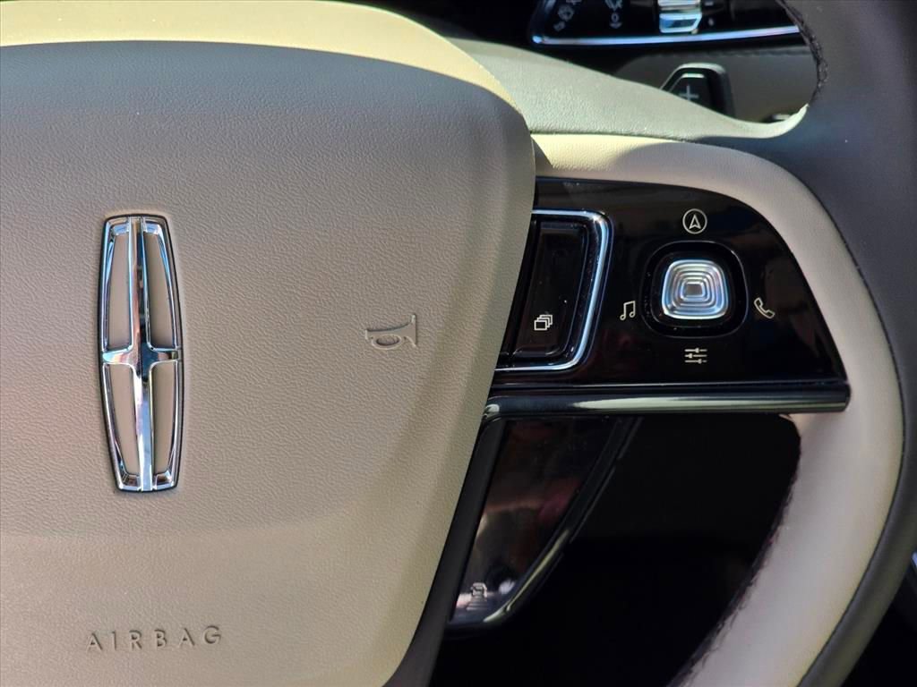 Used 2023 Lincoln Corsair FWD w/ Equipment Group 101A image 19