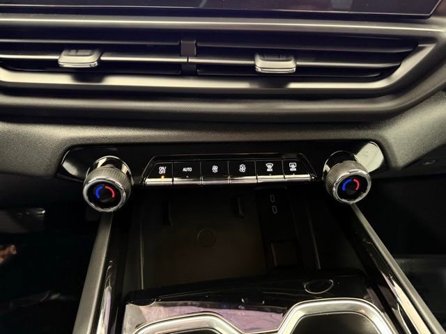 Used 2025 Chevrolet Silverado EV LT image 37