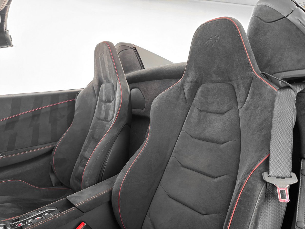 Used 2015 McLaren 650S Spider image 15